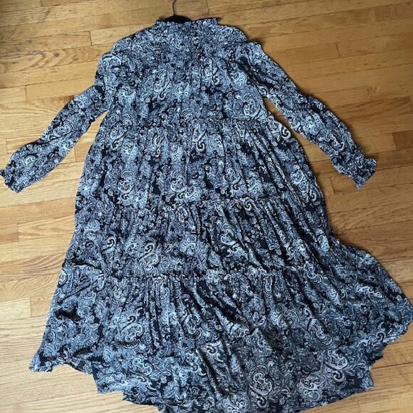 Beautiful Multi Tiered Dress - Picture 4 of 9